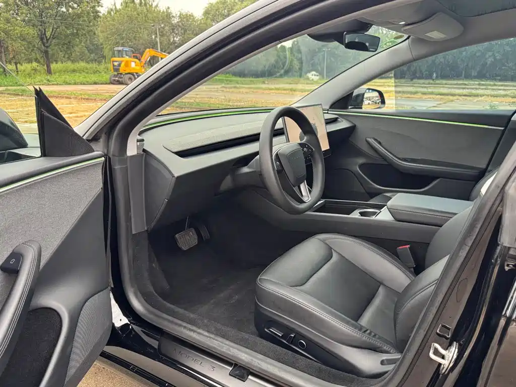 Tesla Model 3 — миниатюра 8