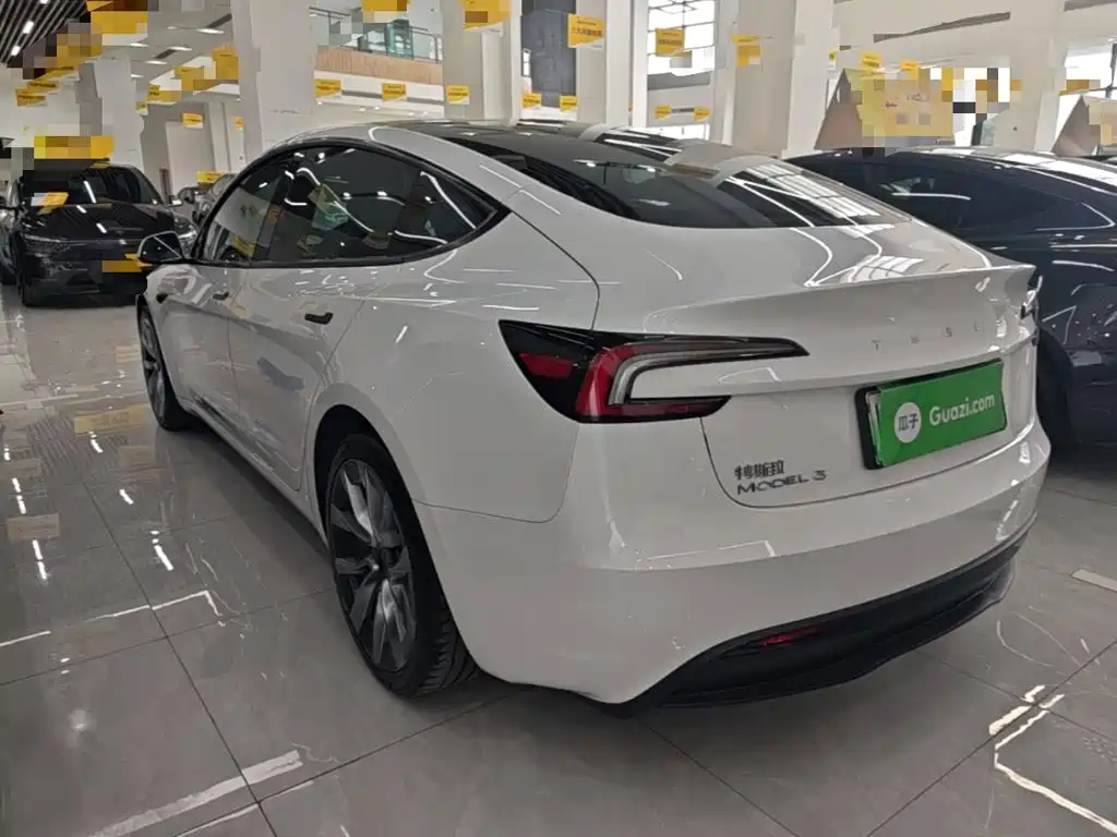 Tesla Model 3 — миниатюра 5