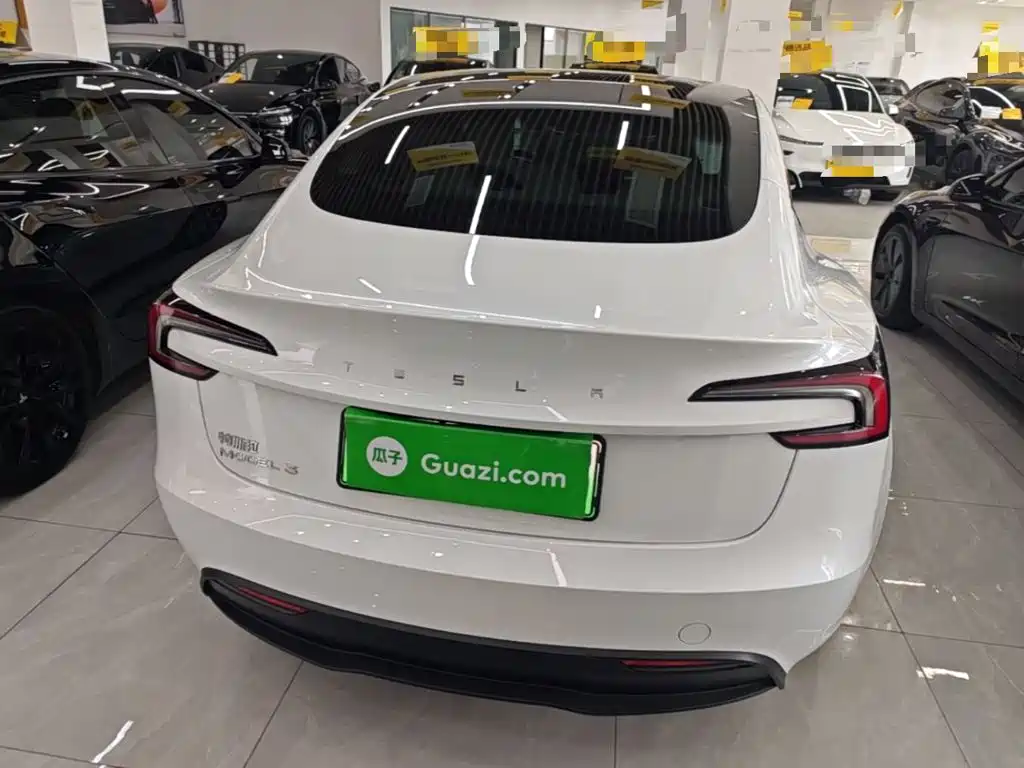 Tesla Model 3 — миниатюра 6