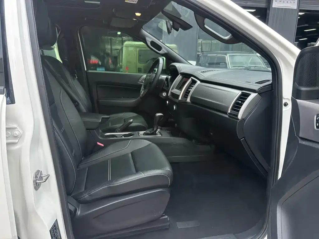 Ford Everest 2017 2.0T AT Luxury 7 мест