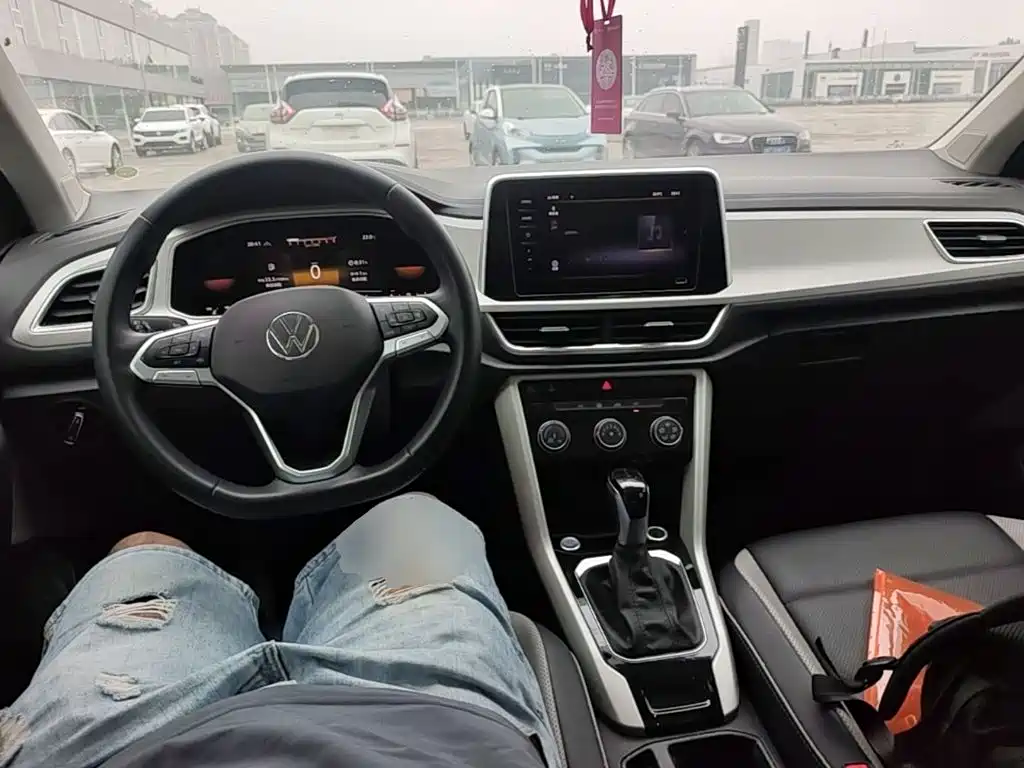 Volkswagen T-Roc — миниатюра 10