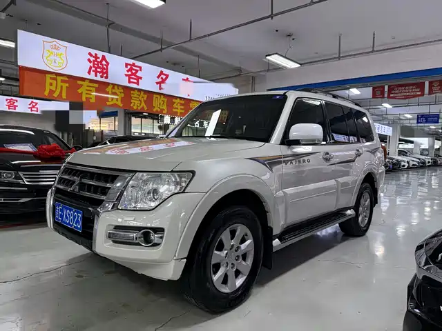 mitsubishi pajero
