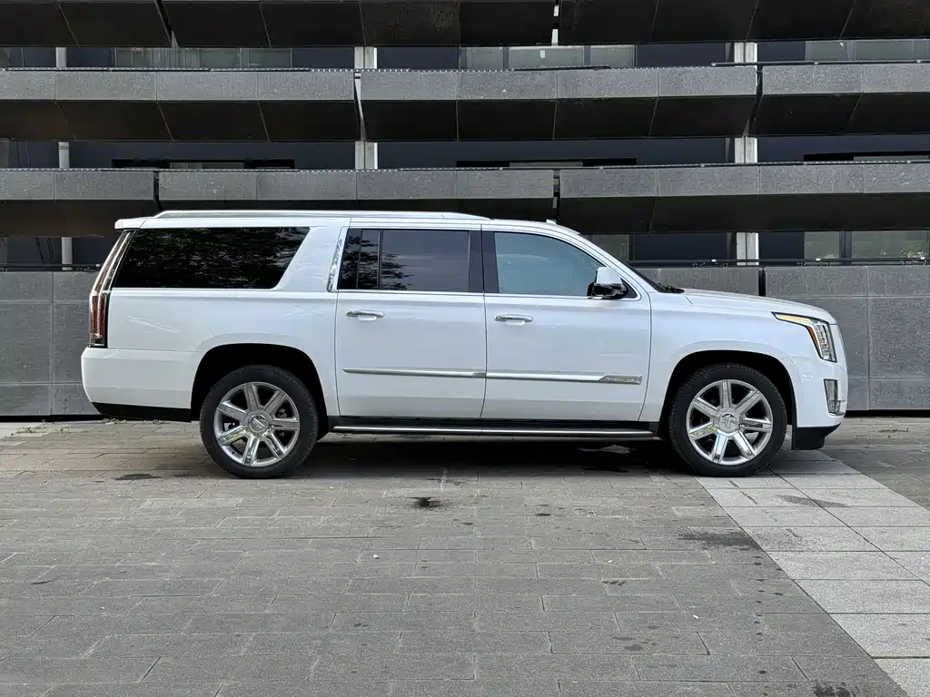 Cadillac Escalade — миниатюра 5