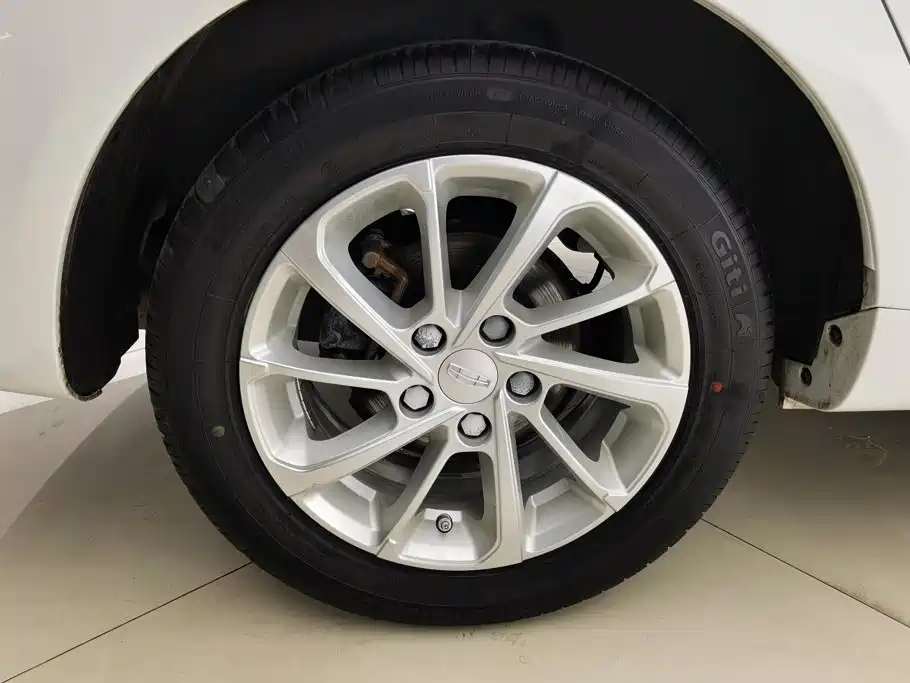 Geely Emgrand — миниатюра 6