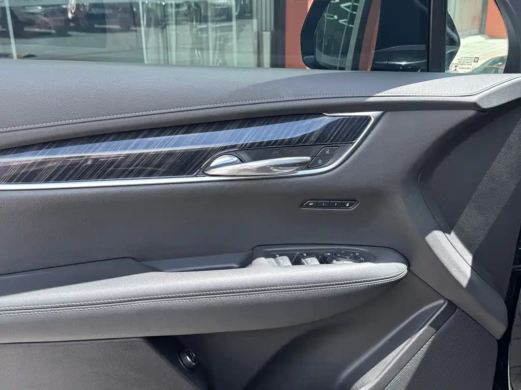 Cadillac XT6 2022 2.0T мест Luxury