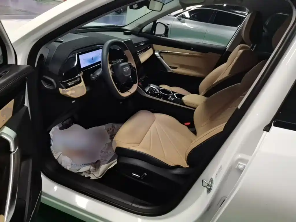 Geely Boyue L — миниатюра 15