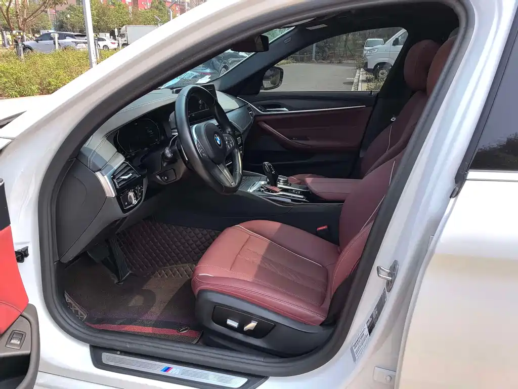 BMW 5 Series — миниатюра 4