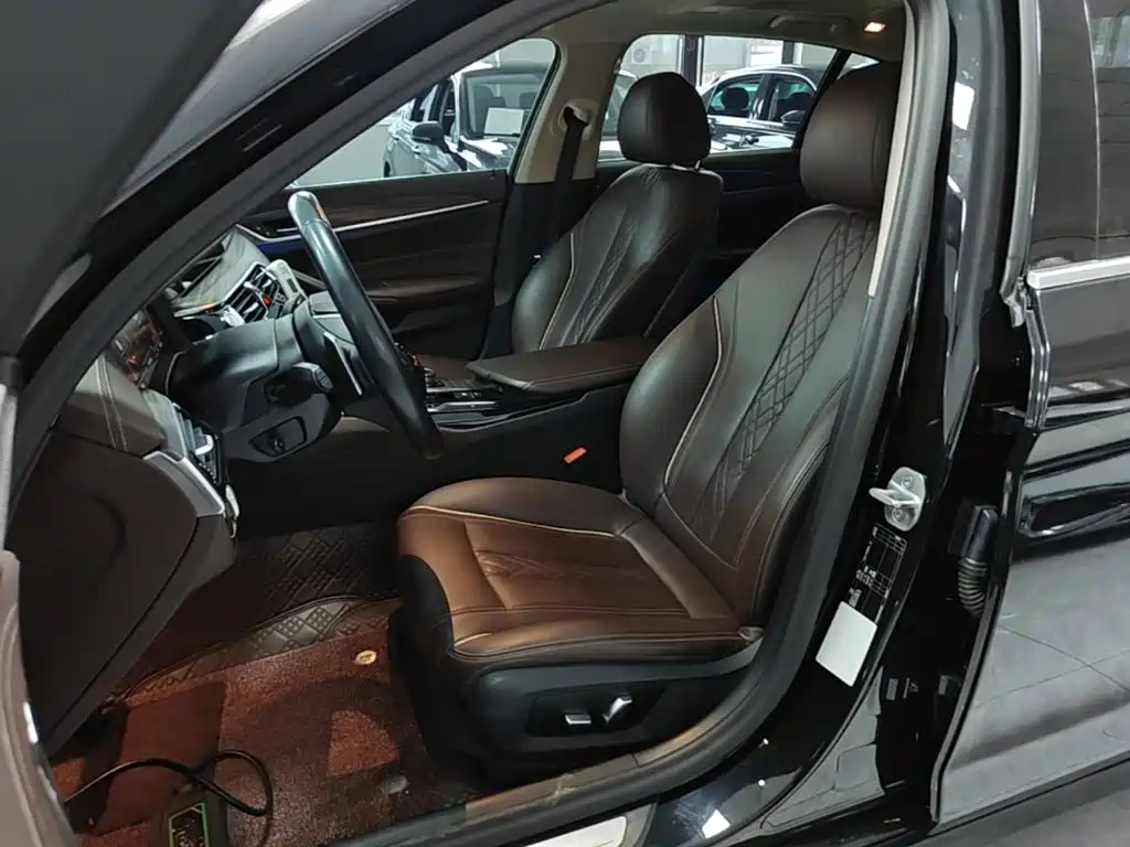BMW 5 Series — миниатюра 15