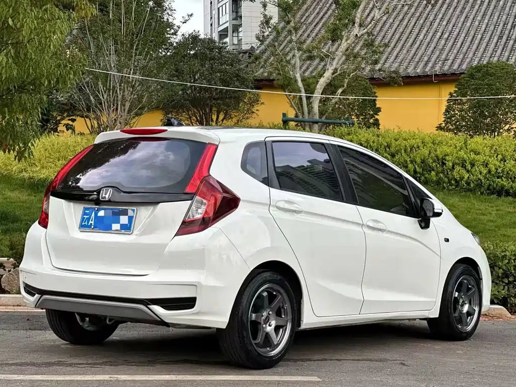 Honda Fit — миниатюра 8