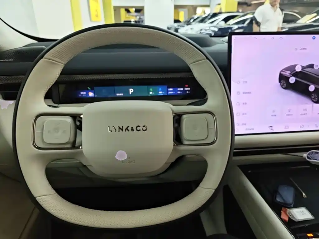 Lynk & Co 900 — миниатюра 11