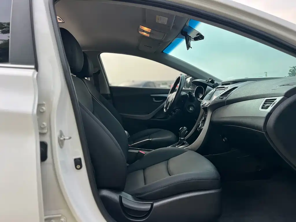 Hyundai Elantra Langdong — миниатюра 8