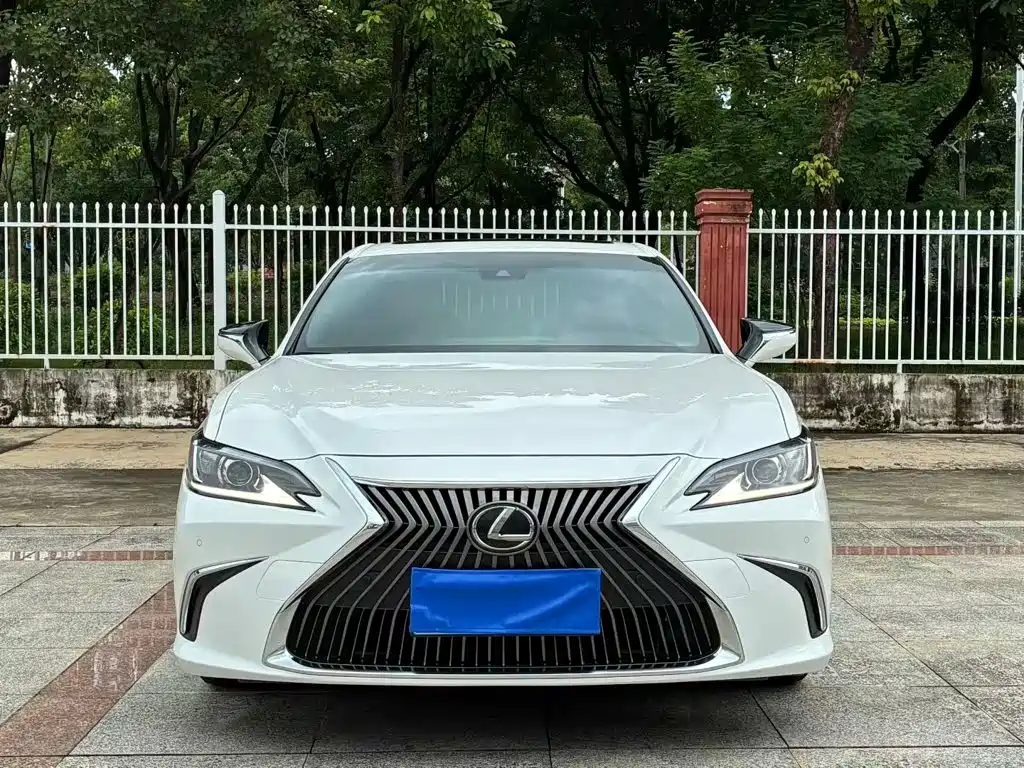 Lexus ES — миниатюра 2