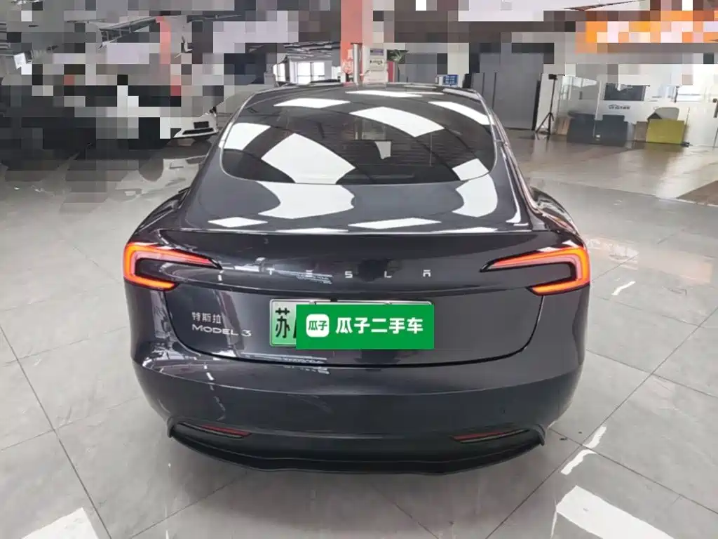 Tesla Model 3 — миниатюра 6