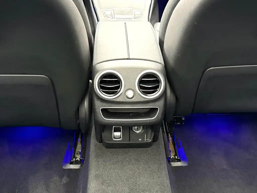 Mercedes-Benz C-Class — миниатюра 11