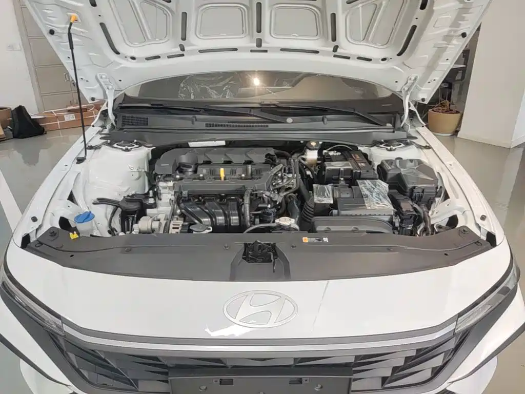 Hyundai Elantra — миниатюра 20