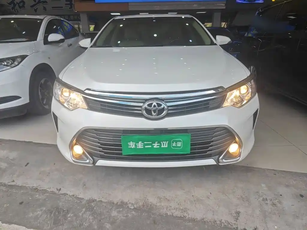 Toyota Camry — миниатюра 3