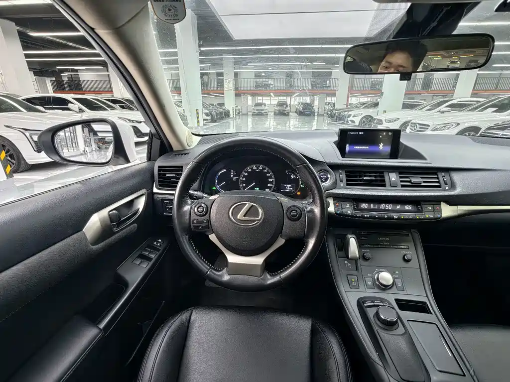 Lexus CT — миниатюра 8