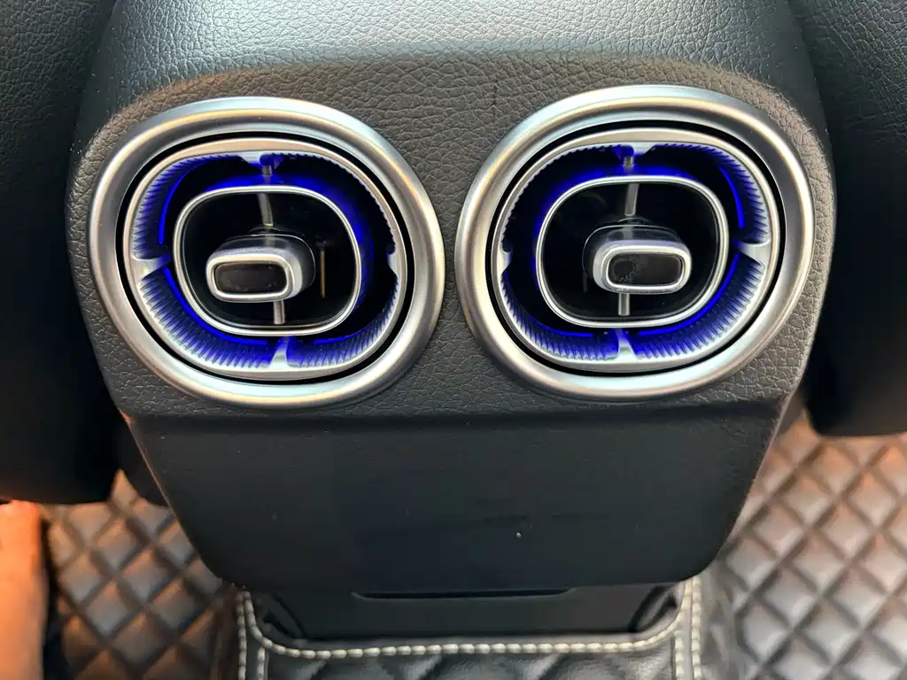Mercedes-Benz C-Class — миниатюра 16