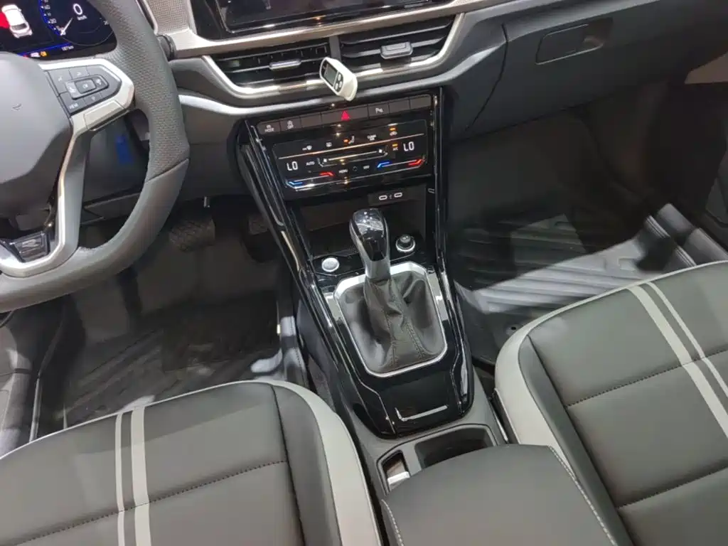 Volkswagen T-Roc — миниатюра 14