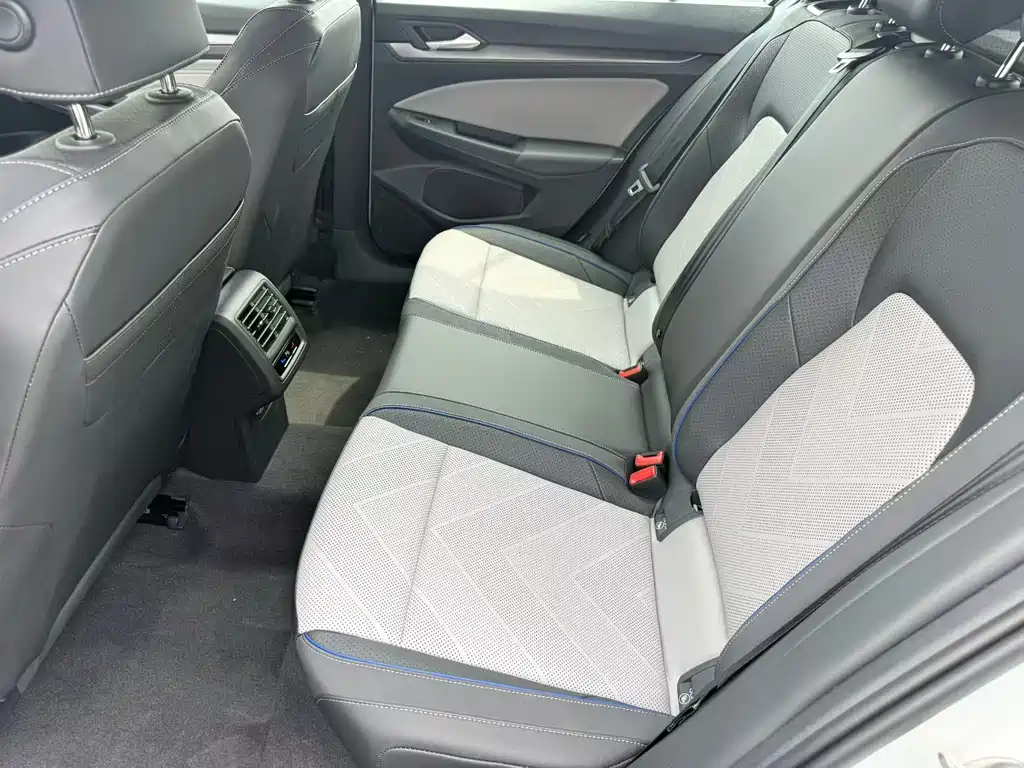 Volkswagen Golf — миниатюра 6