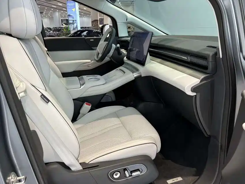 XPeng X9 — миниатюра 5