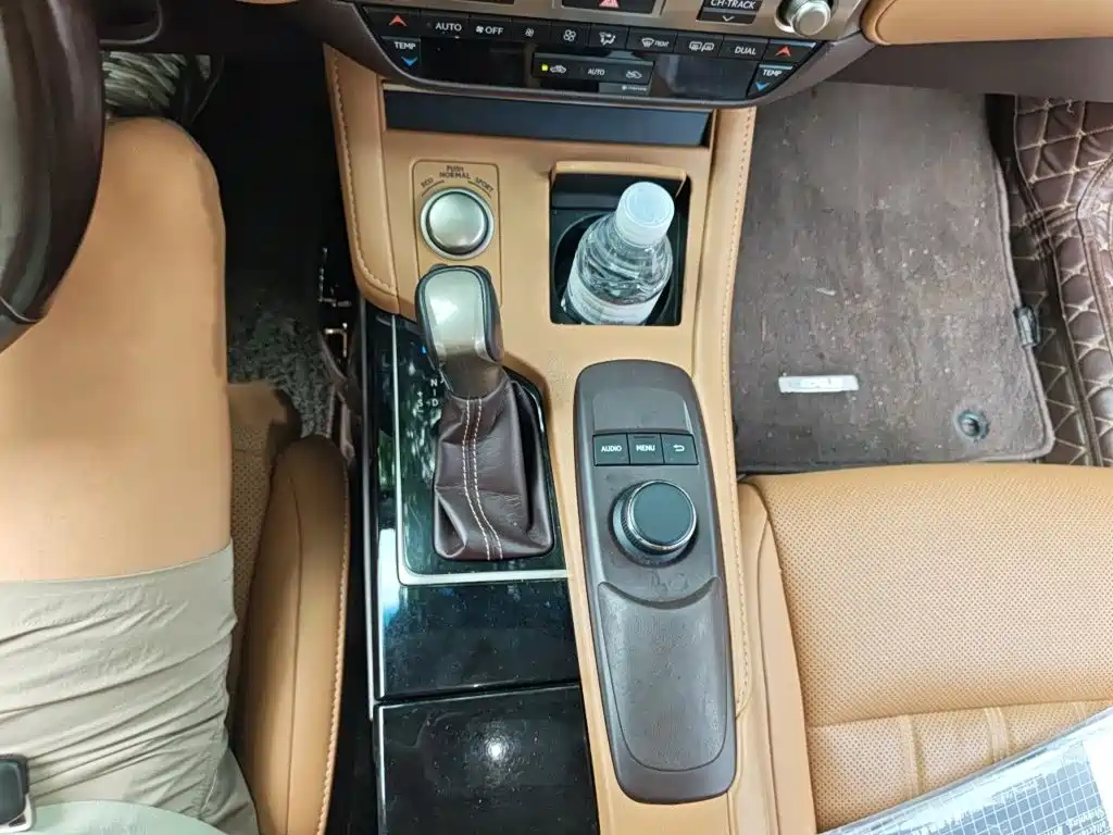 Lexus ES — миниатюра 9