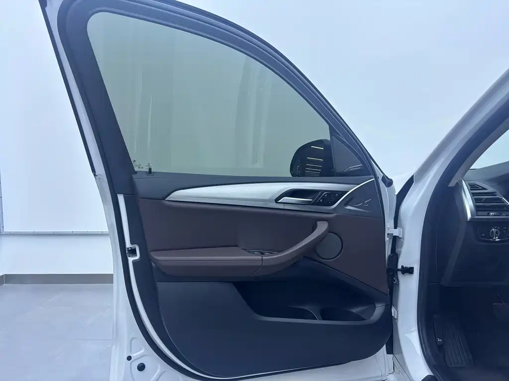 BMW iX3 — миниатюра 9