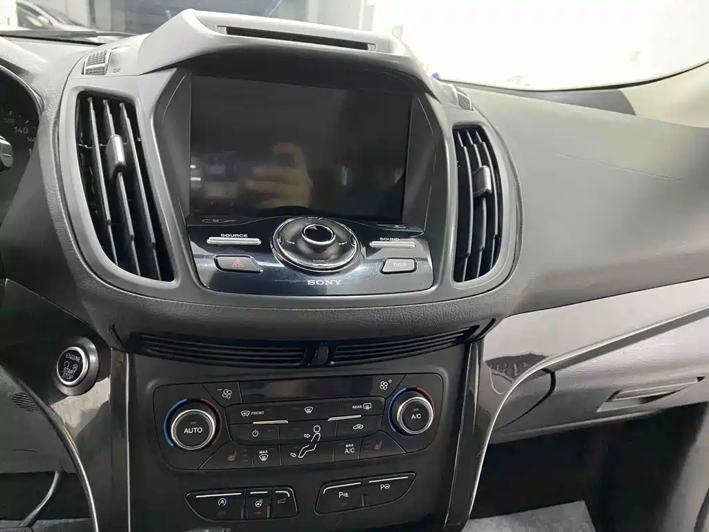 Ford Kuga — миниатюра 15