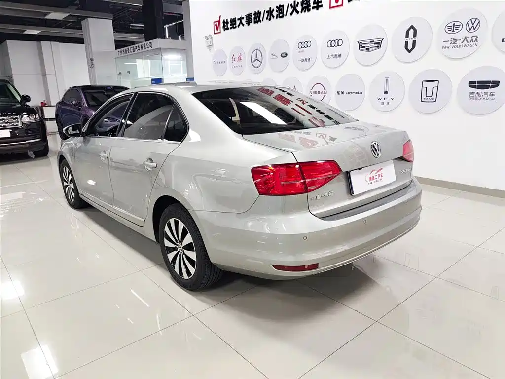 Volkswagen Sagitar 2018 1.6L AT Comfort