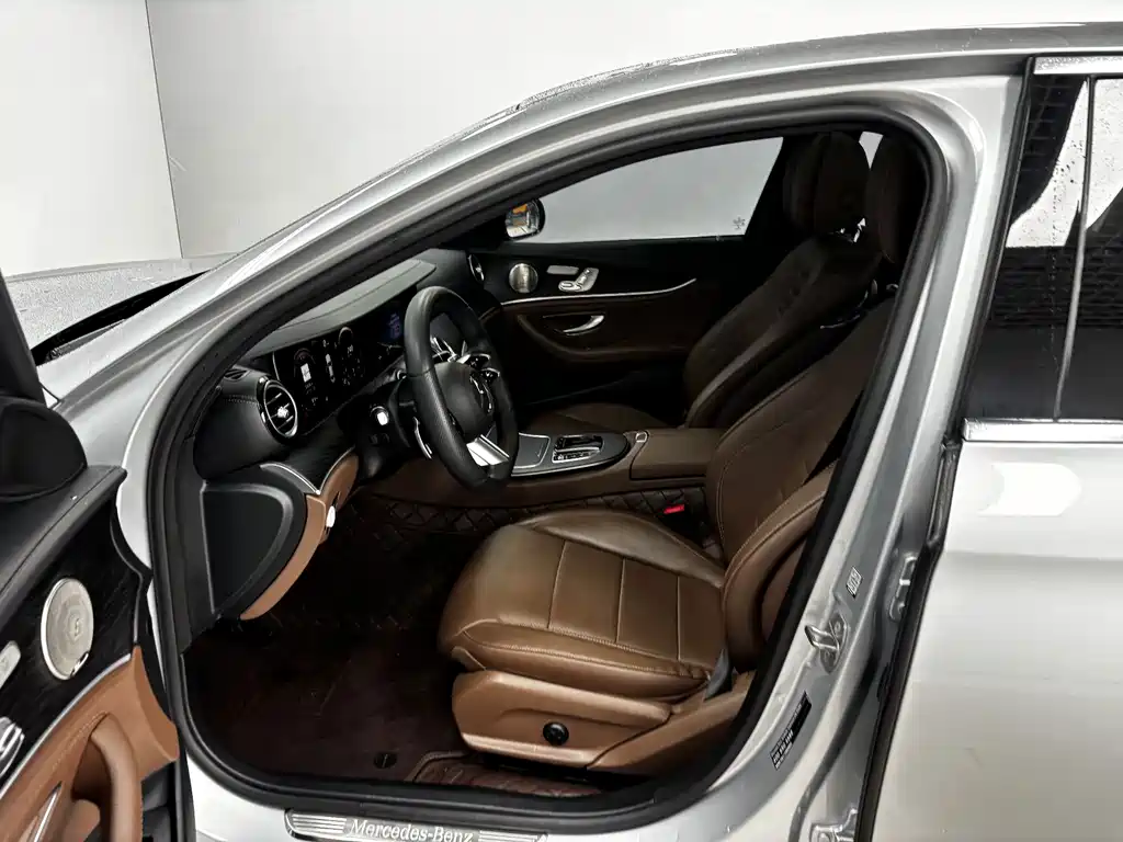 Mercedes-Benz E-Class — миниатюра 12