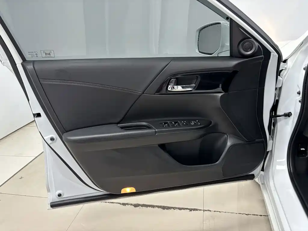 Honda Accord — миниатюра 10
