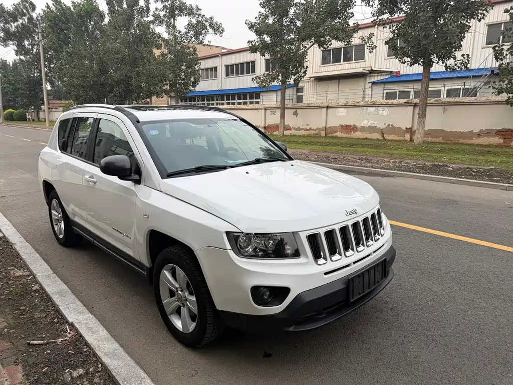 Jeep Compass (Import) — миниатюра 3