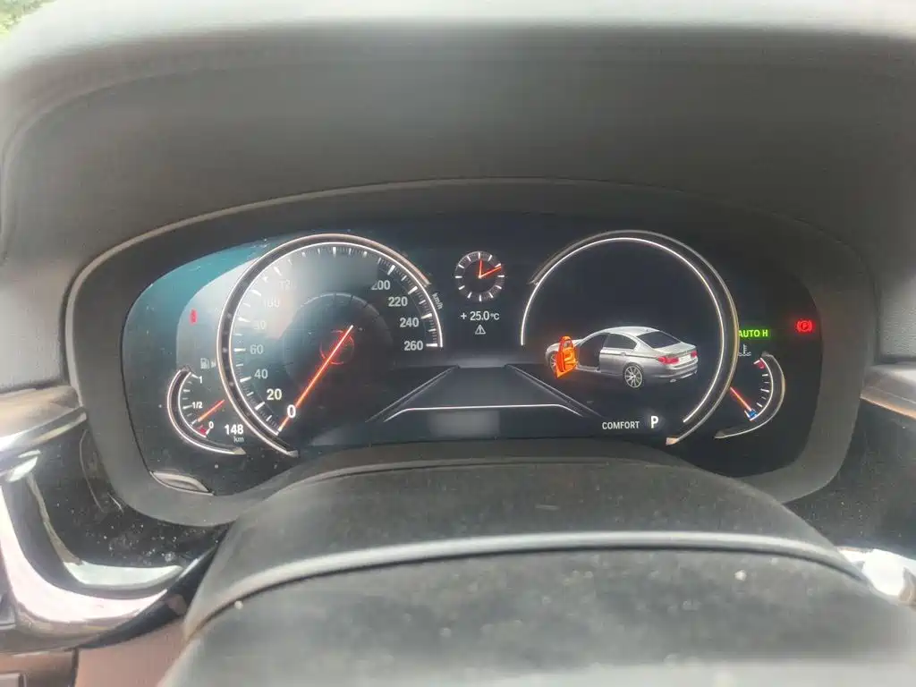 BMW 5 Series — миниатюра 4