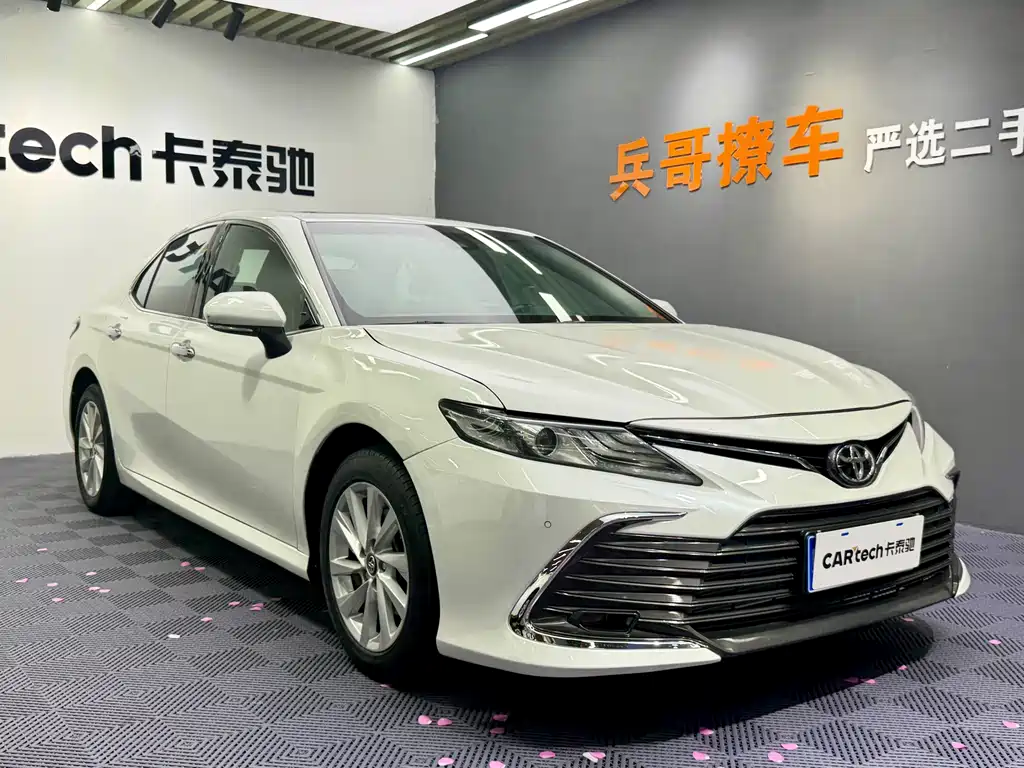 Toyota Camry — миниатюра 3