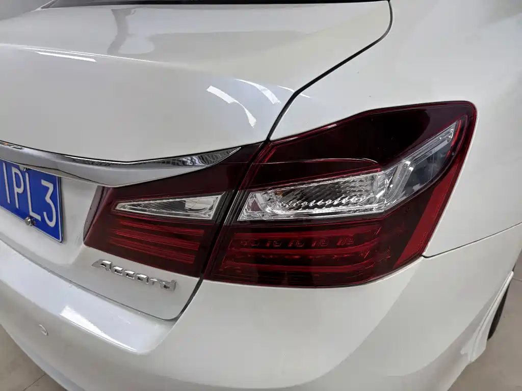 Honda Accord — миниатюра 9