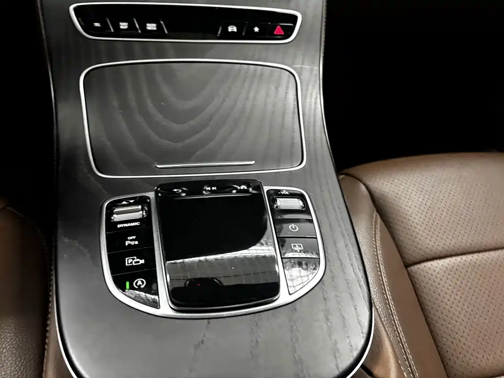 Mercedes-Benz E-Class — миниатюра 18