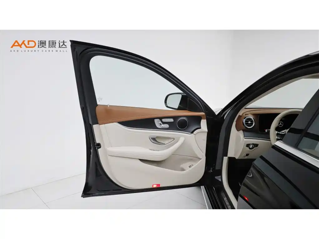 Mercedes-Benz E-Class — миниатюра 10