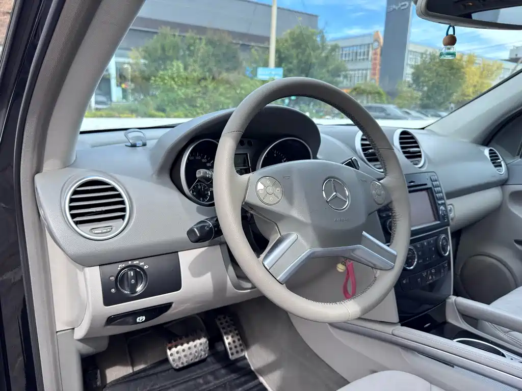 Mercedes-Benz M-Class — миниатюра 12