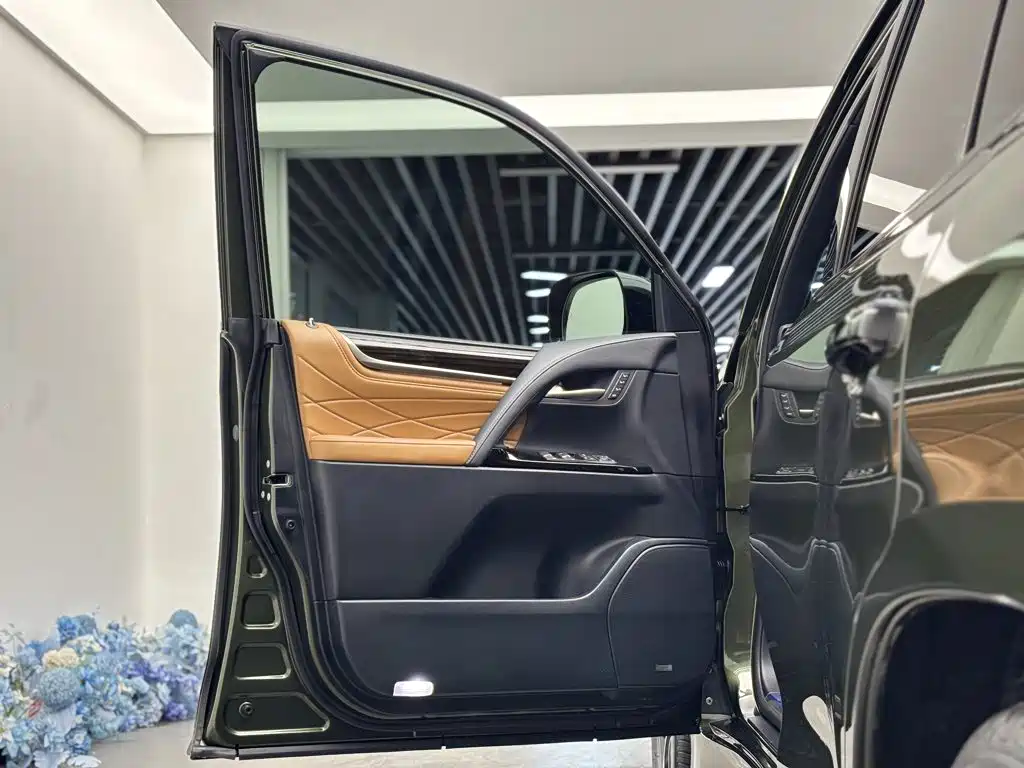 Lexus LX — миниатюра 17