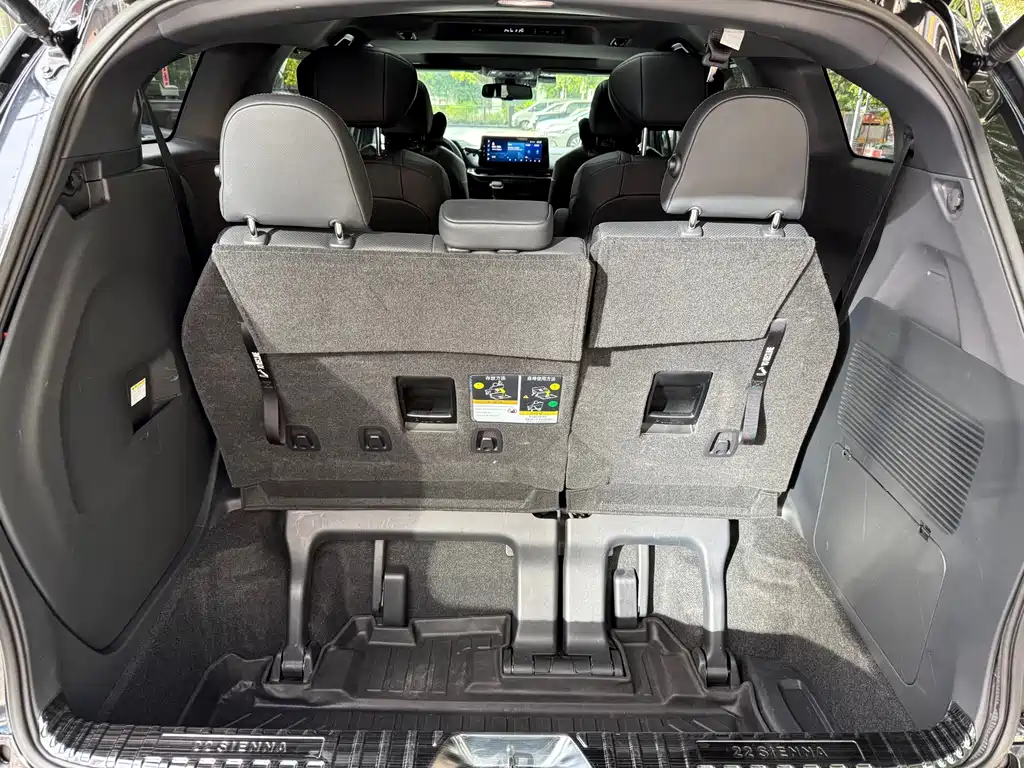 Toyota Sienna — миниатюра 17