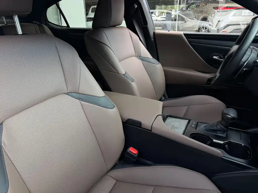 Lexus ES — миниатюра 15