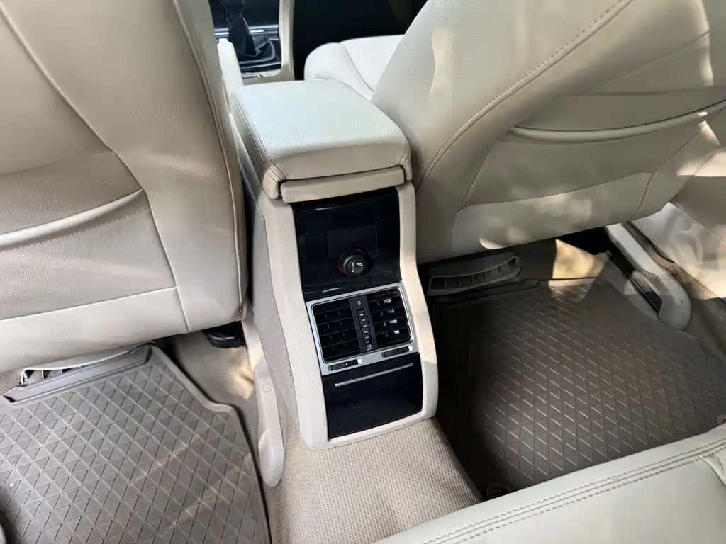 Volkswagen Passat Lingyu — миниатюра 6