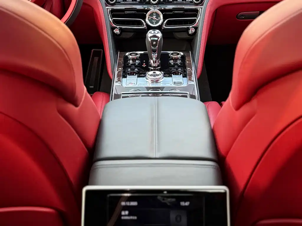 Bentley Flying Spur PHEV — миниатюра 21