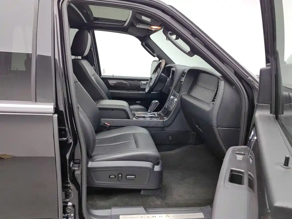 Lincoln Navigator — миниатюра 23
