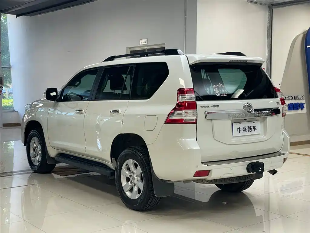 Toyota Land Cruiser Prado 2016 2.7L AT Standard