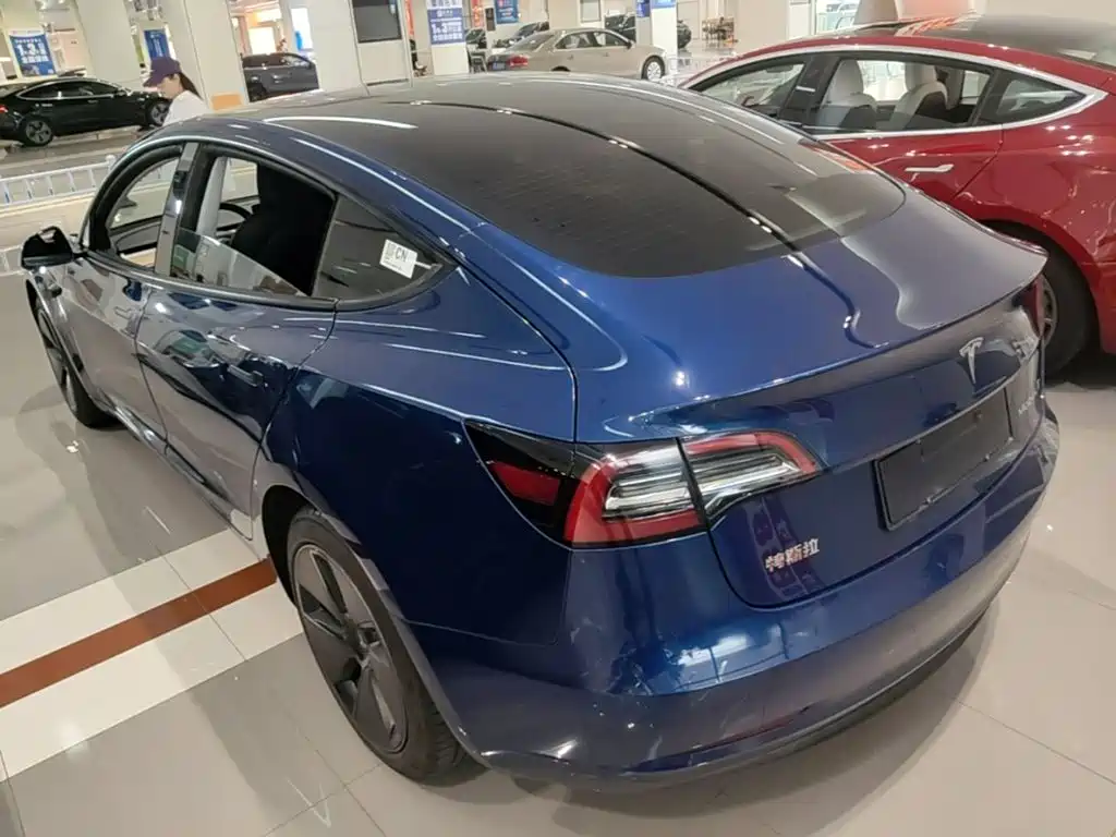 Tesla Model 3 — миниатюра 5