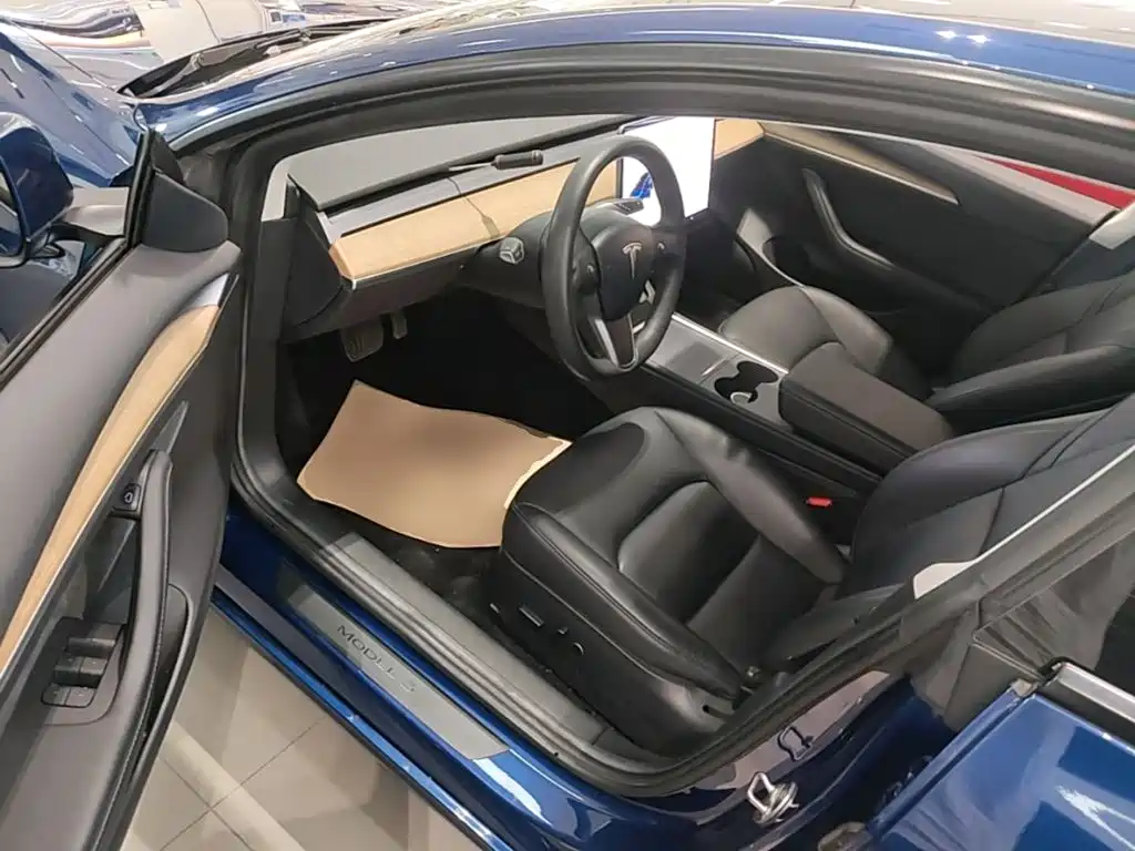 Tesla Model 3 — миниатюра 16