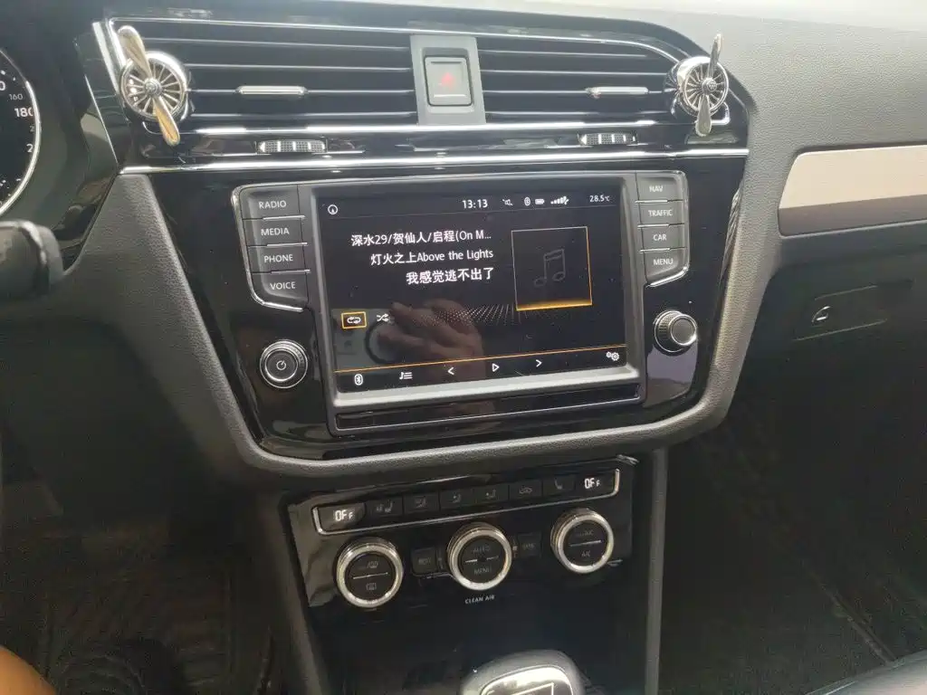 Volkswagen Tiguan L — миниатюра 9