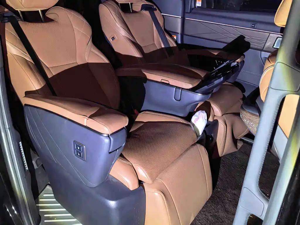 Toyota Vellfire — миниатюра 2