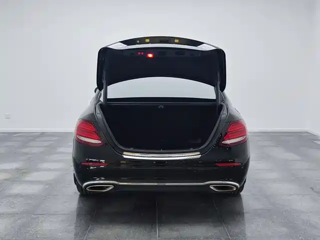 Mercedes-Benz E-Class — миниатюра 18